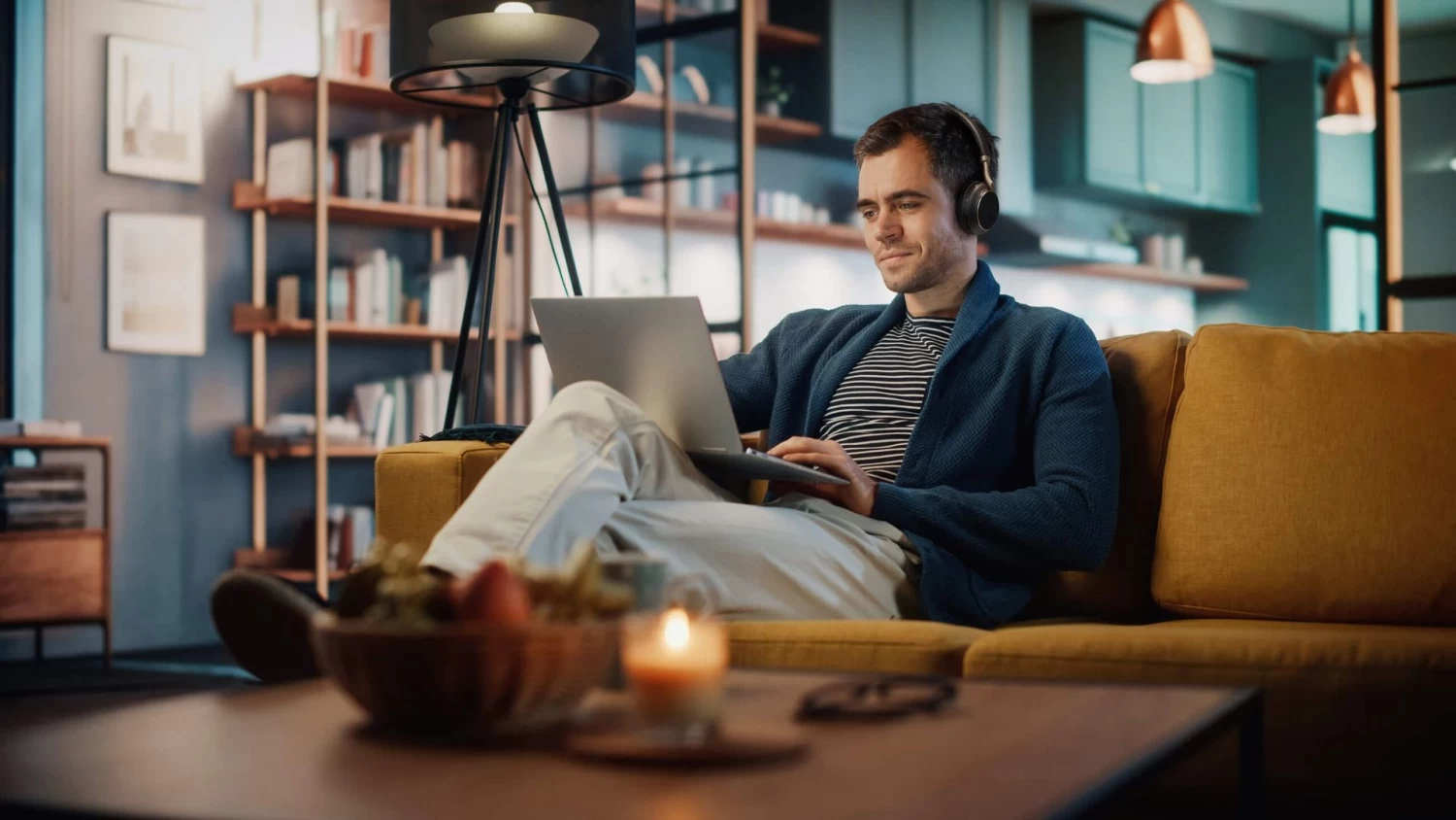 Yealink BH76 Plus Teams Bluetooth Wireless Stereo Headset With USB-A Dongle 10 Yealink BH76 Plus Teams Bluetooth Wireless Stereo Headset With USB-A Dongle - Image 8