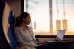 Yealink BH71 Workstation Pro Teams Bluetooth Wireless Headset, USB-A -Cheap Headphones Store lifestyle 2 2