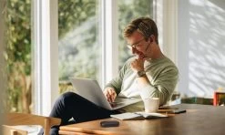 Yealink BH71 Workstation Pro Teams Bluetooth Wireless Headset, USB-A -Cheap Headphones Store lifestyle 6 2