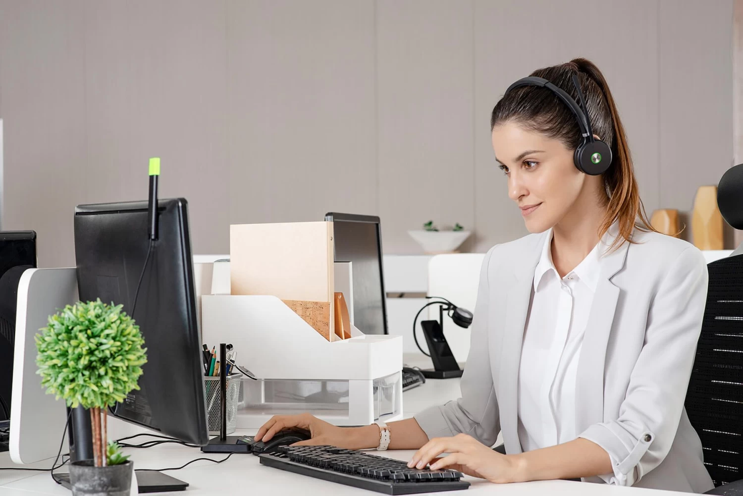 Yealink WH62 Wireless Headset 7 Yealink WH62 Wireless Headset - Image 5